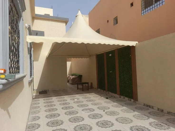 تركيب مظلات هرمية للميادين والساحات العامة الشرقية الخبر